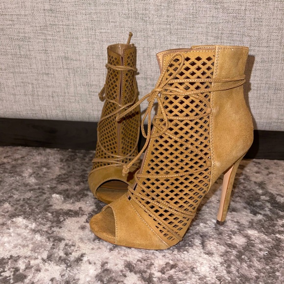 Brand New Steven Madden Booties - Picture 1 of 5